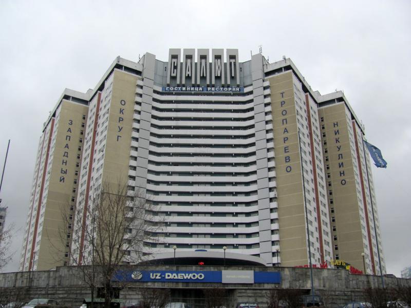 № 158Гостиница "Салют"(1977—1980, архитекторы А. Самсонов, А. Бергельсон, А. Зобнин, В. Россохин)