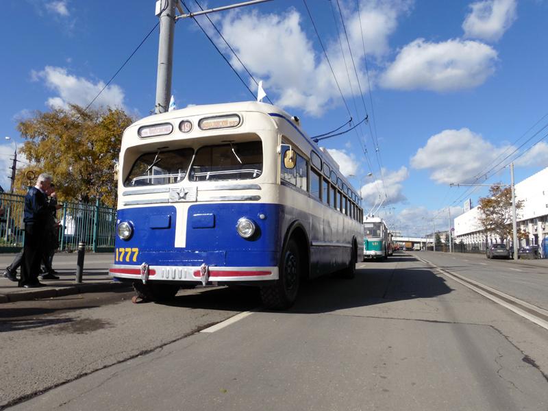 МТБ-82советский высокопольный троллейбус средней вместимости для внутригородских пассажирских перевозок, серийно производившийся с 1946 по 1961 год. Главный конструктор троллейбуса Н. С. Черняков.