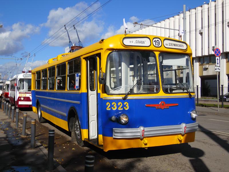 ЗиУ-5 - советский высокопольный троллейбус большой вместимости для внутригородских пассажирских перевозок, серийно производившийся с 1959 по 1972 годы на заводе имени Урицкого в г. Энгельсе Саратовской области (в настоящее время АО «Тролза»).