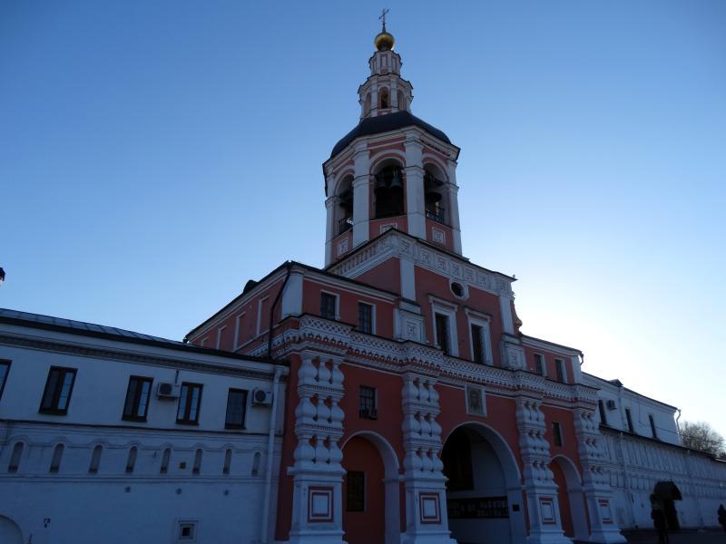 Надвратная церковь и колокольня монастыря