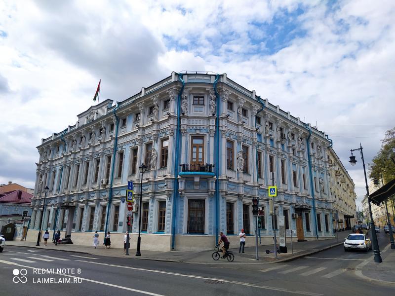 № 17/6№ 17/6 — Здание, известное как дом П. А. Румянцева, было выстроено в стиле переходном от барокко к классицизму в 1780-х гг. 